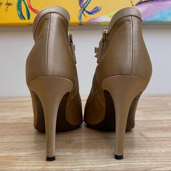 Judith Leiber Gold Tan Bow Booties Size 8B - Picture 6 of 11